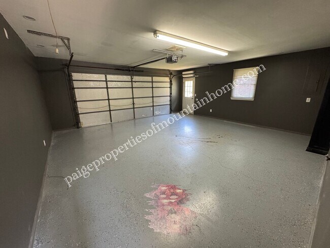 Foto del edificio - Stylish 3-Bedroom Home with Beautiful Kitc...