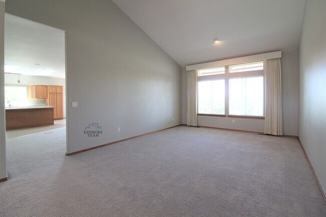 Building Photo - 2665 Maidstone St
