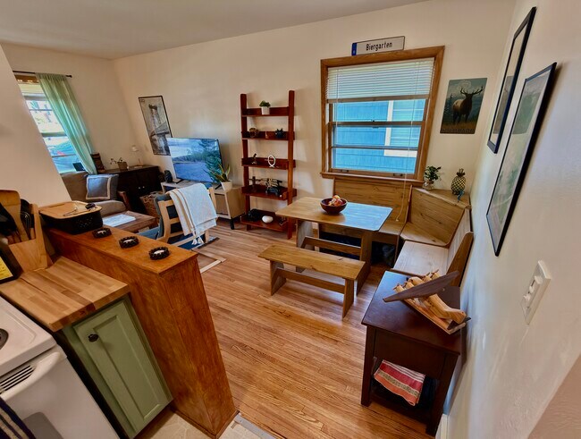 Foto del edificio - 4449 Bloomington Ave