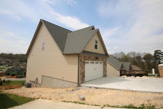 Building Photo - 8476 Standifer Gap Rd