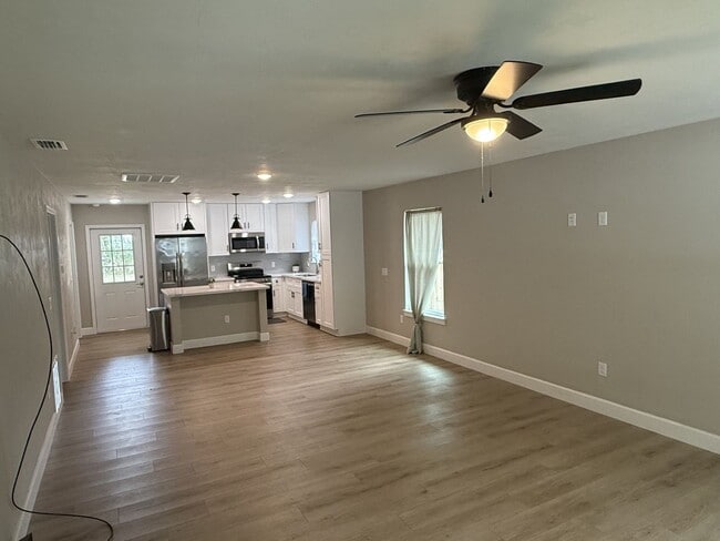 Building Photo - 3 Bedroom 2 Bath In Alachua