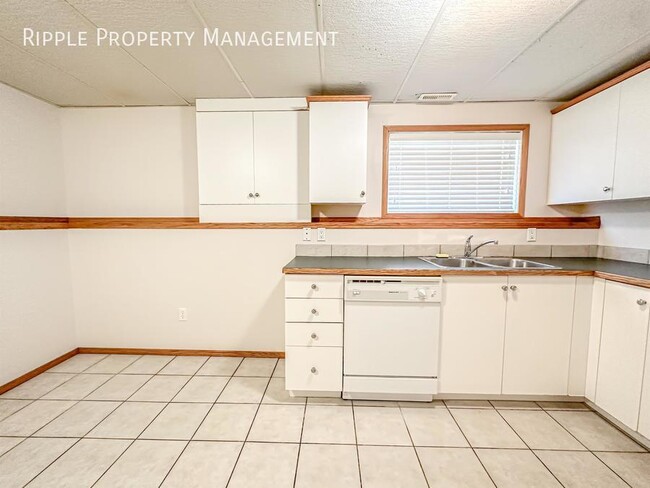 Building Photo - FIRST MONTH FREE! FANTASTIC 2 BEDS/ 1 BATH...