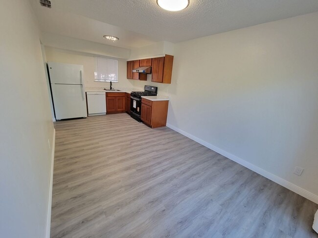 Building Photo - Newly Renovated 3bed/1.5bath Home in Ranch...