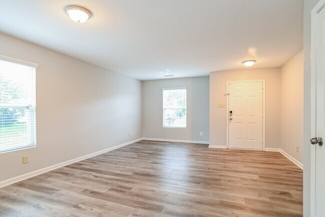 Foto del edificio - 13921 Lawrence Farm Ln