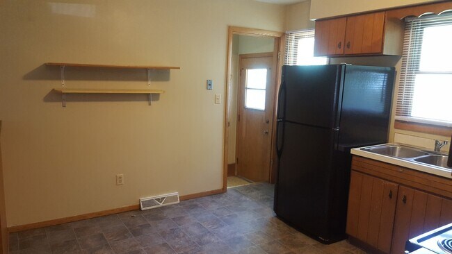 Building Photo - 2112 Melrose Ct