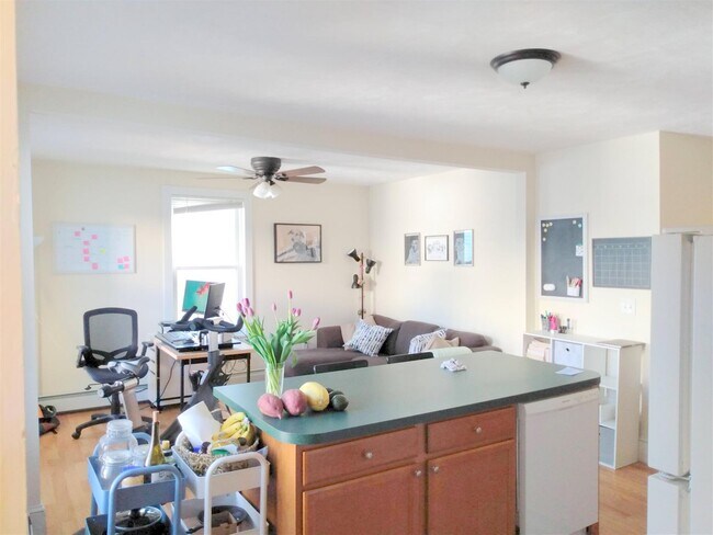 Foto del edificio - 323 Columbia St