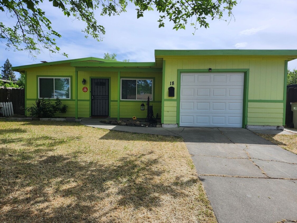 Primary Photo - Beautiful Home for Rent in Quiet Woodland ...