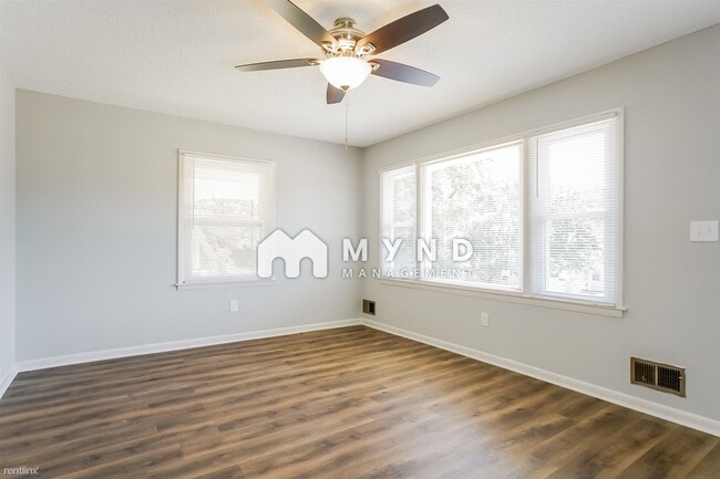 Building Photo - 3 br, 1 bath House - 706 Pond St