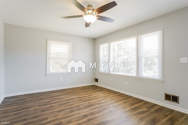 Foto del edificio - 3 br, 1 bath House - 706 Pond St