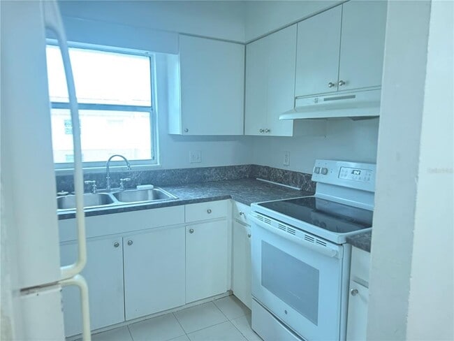 Foto del edificio - 7210 N Manhattan Ave