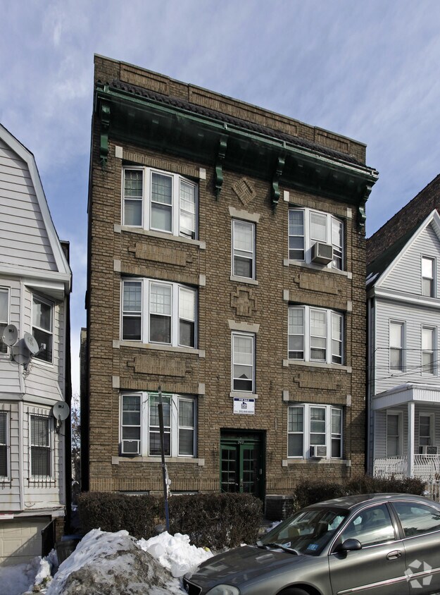 Primary Photo - 240 Jewett Ave