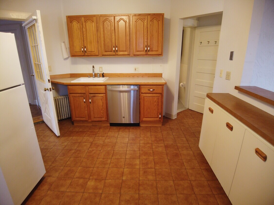 6 Springfield St Unit 3, Belmont, MA 02478 Apartments in Belmont, MA