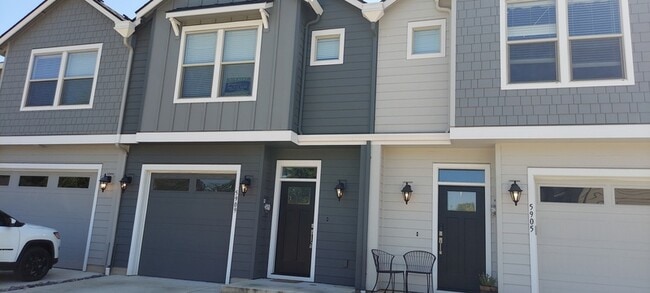 Photo - 5909 NE 57th Ave Townhome