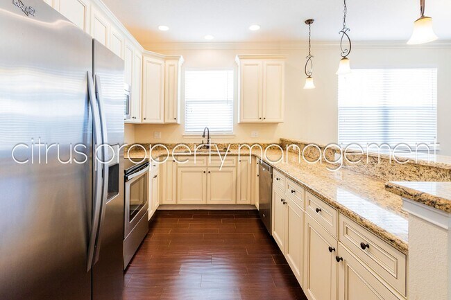 Building Photo - Beautiful, Spacious 3/2.5 in Wadeview Park
