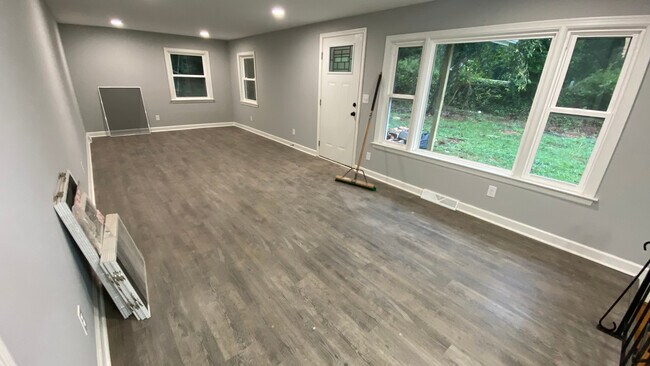 Foto del edificio - 8733 Starlight Ln