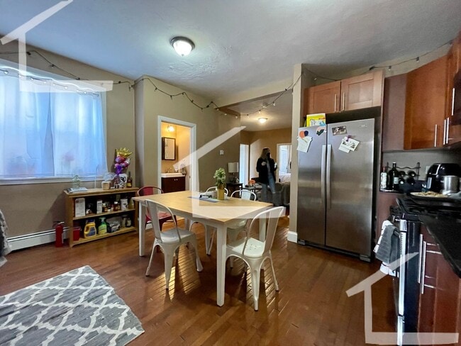 XL Modern & Sunny Apt near T! Perfect for BU students and working pros alike! - XL Modern & Sunny Apt near T! Perfect for BU students and working pros alike!