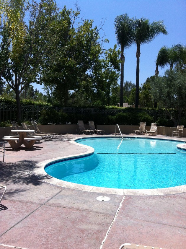 23745 W Del Monte Dr Unit 146, Santa Clarita, CA 91355 Condo for Rent