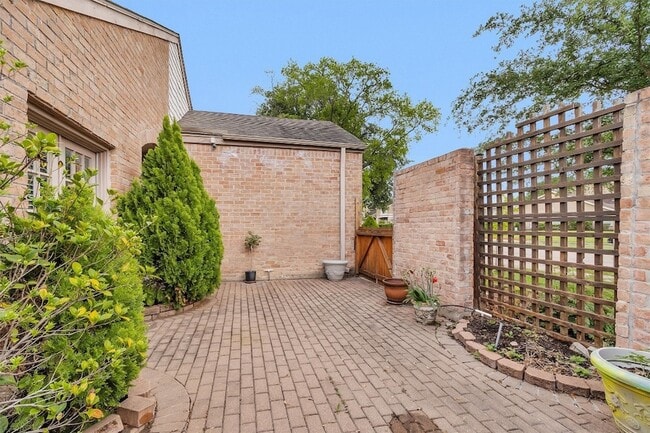 Foto del edificio - 11634 Southlake Dr