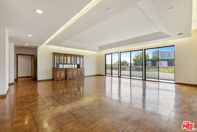 Building Photo - 1220 S Roxbury Dr