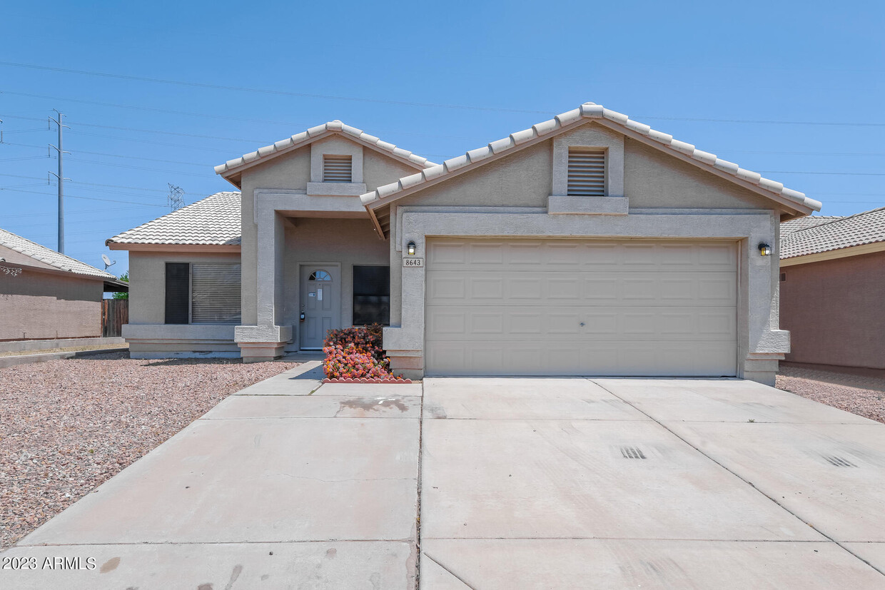 Foto principal - 8643 N 112th Ave