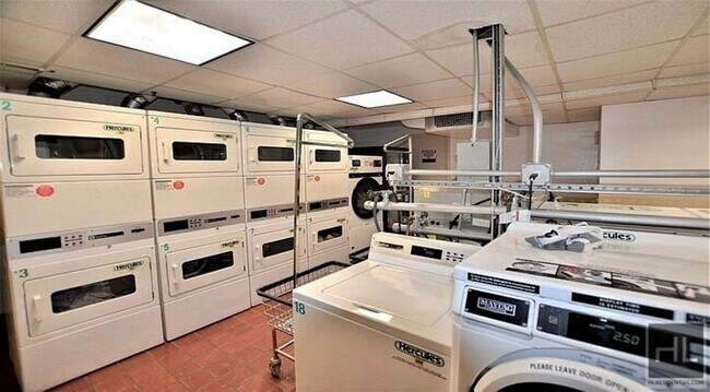 Foto del edificio - EAST 49 STREET