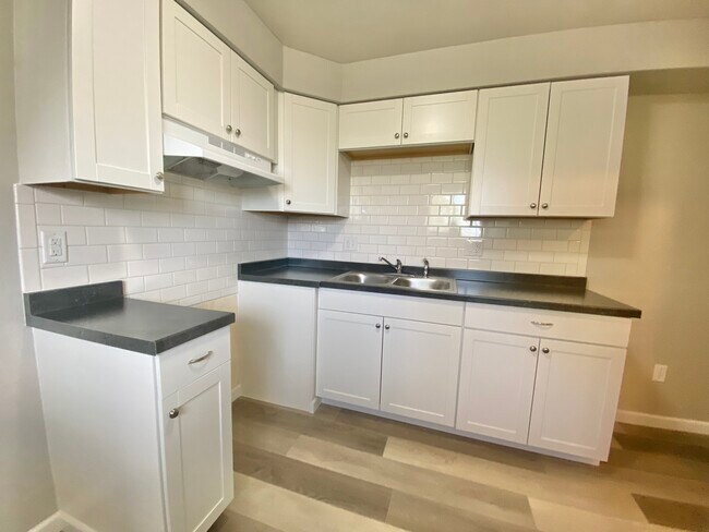 Building Photo - 464 Burman Ave