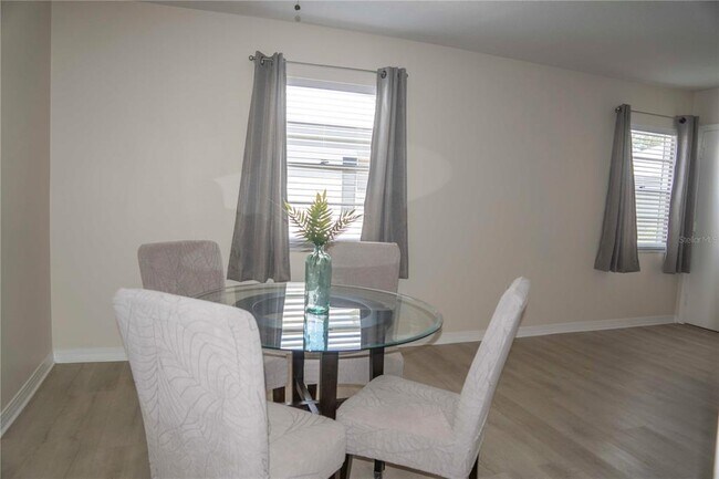 Foto del edificio - 6940 Sunset Dr S