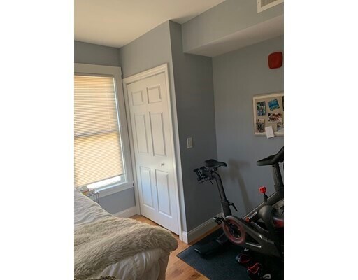 Building Photo - 25 1/2 Gore St