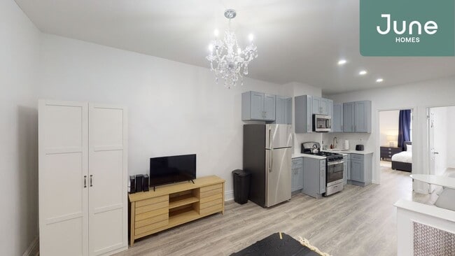 Building Photo - ROOM ONLY in 4-bed/1.0-bath Home