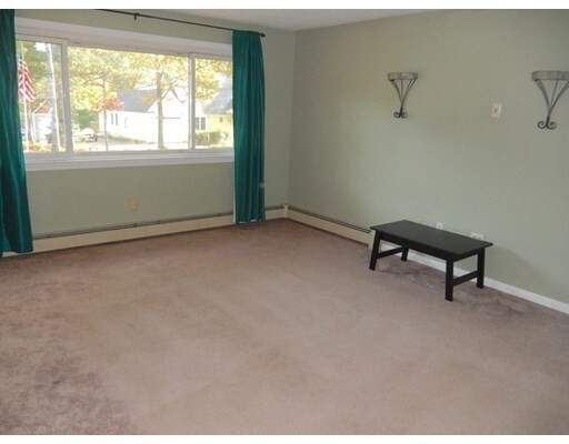 Building Photo - 305 Club Valley Dr