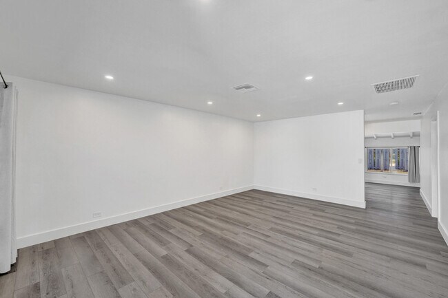 Building Photo - 1738 NE 52nd St