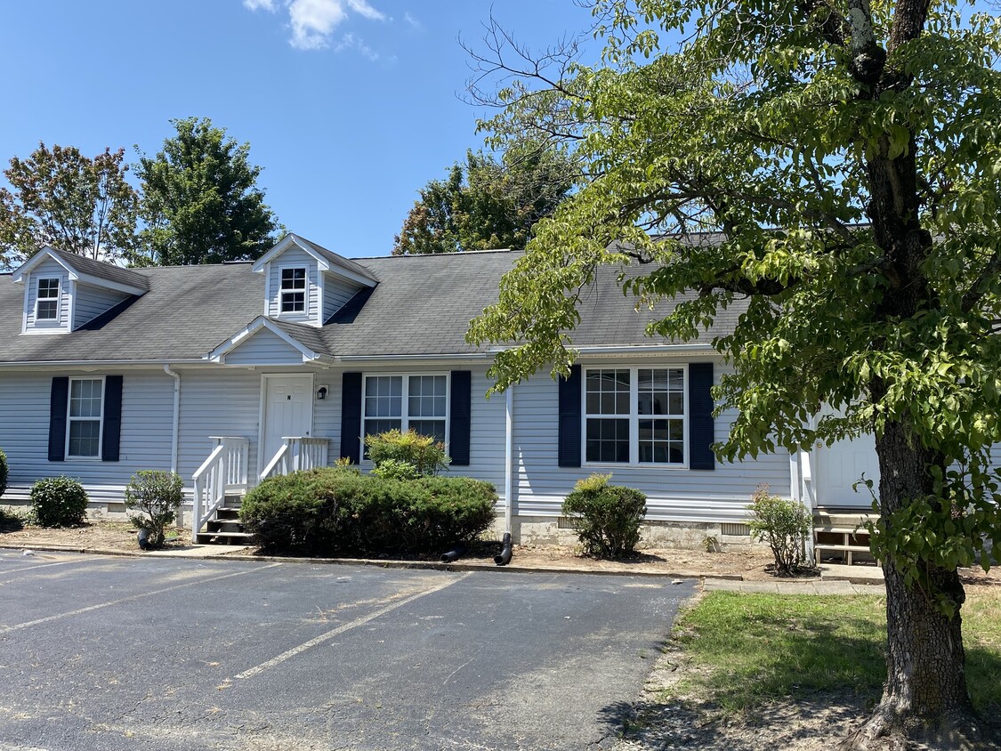 Primary Photo - Oak Hill Village