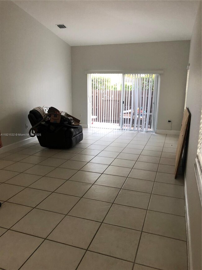 Foto del edificio - 10932 NW 69th St