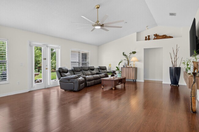 Building Photo - 5758 Benbow Ct