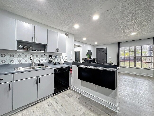 Foto del edificio - 21027 Voyager Blvd