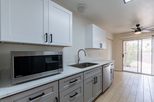 Building Photo - 9746 E Sascha St