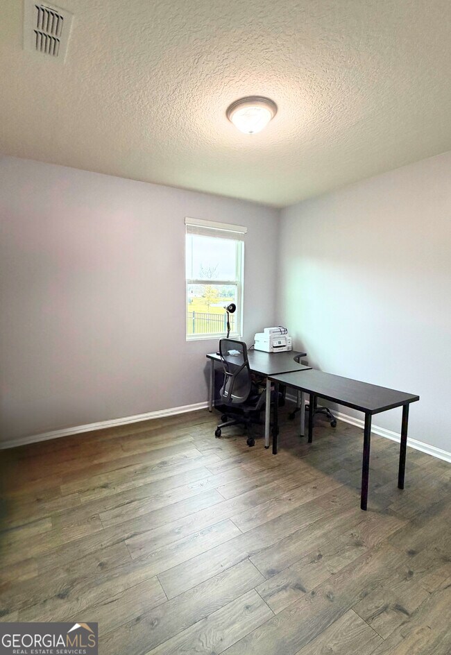 Foto del edificio - 215 Brooklet Cir