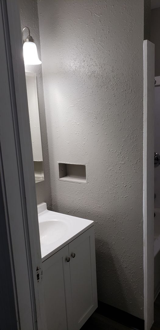 Foto del edificio - 2 bedroom 1 bath apartment