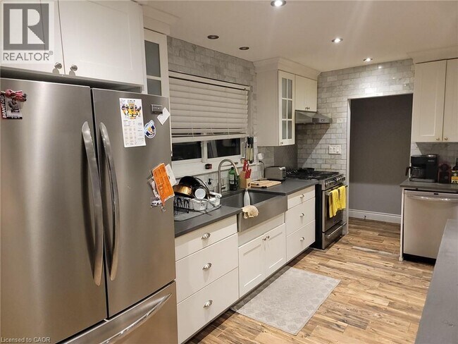 Photo du bâtiment - 5486 Hixon Ave