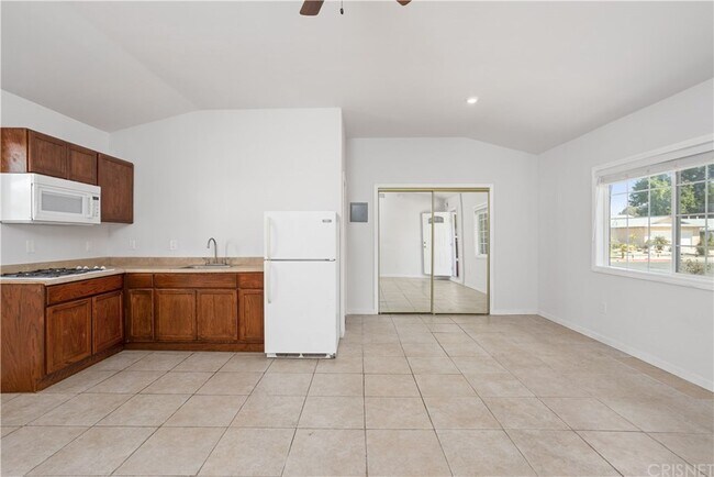 Foto del edificio - 24126 Kittridge St