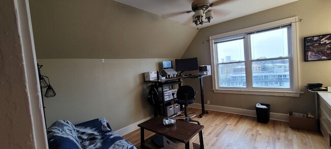 Building Photo - Nice 2 Bdrm 1 Bath w/ Exceptional view of ...