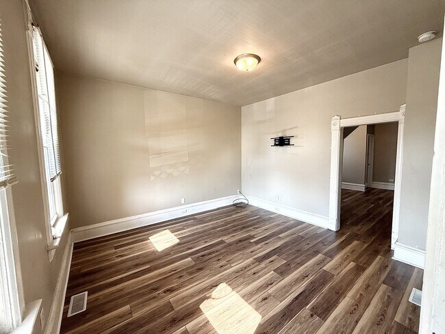 Building Photo - 1503 Roberts Ave