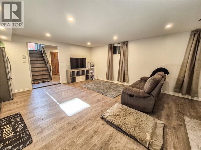 Building Photo - 11 Duncairn Ave