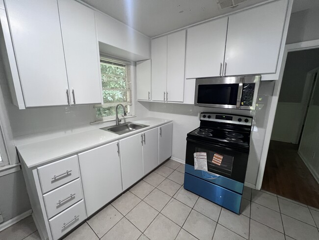 Building Photo - 582 Boyds Dr SE