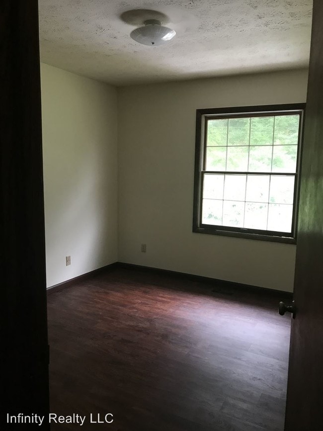 Building Photo - 1800 Sugar Creek Dr