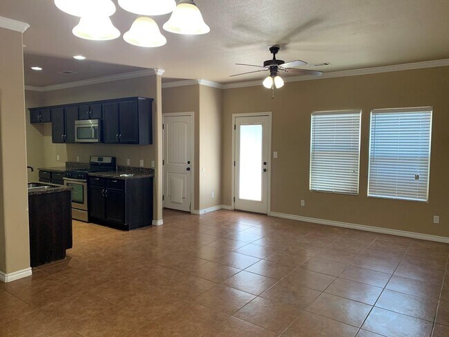 Foto del edificio - 7230 Manford Ln