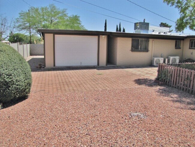 Foto del edificio - 3BR/2BA/1CP/1CG, 1750 sq. ft. rental in Village Meadows subdivision in Sierra Vista, AZ