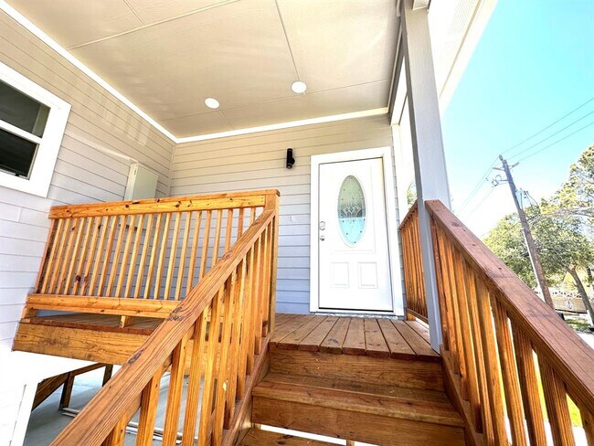 Building Photo - 915 Oak Grove