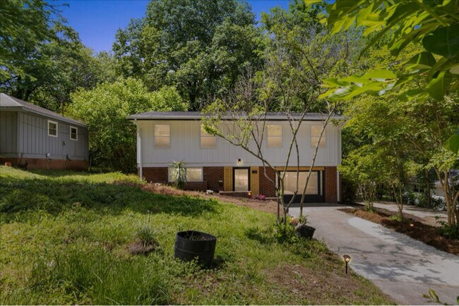 Building Photo - 2904 Sprucewood Dr