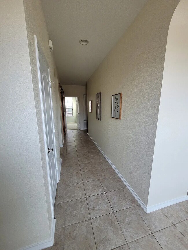 Foto del edificio - Room in House on Welch Hallow